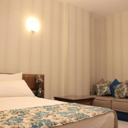 Camelot Hotel Джуния Екстериор снимка