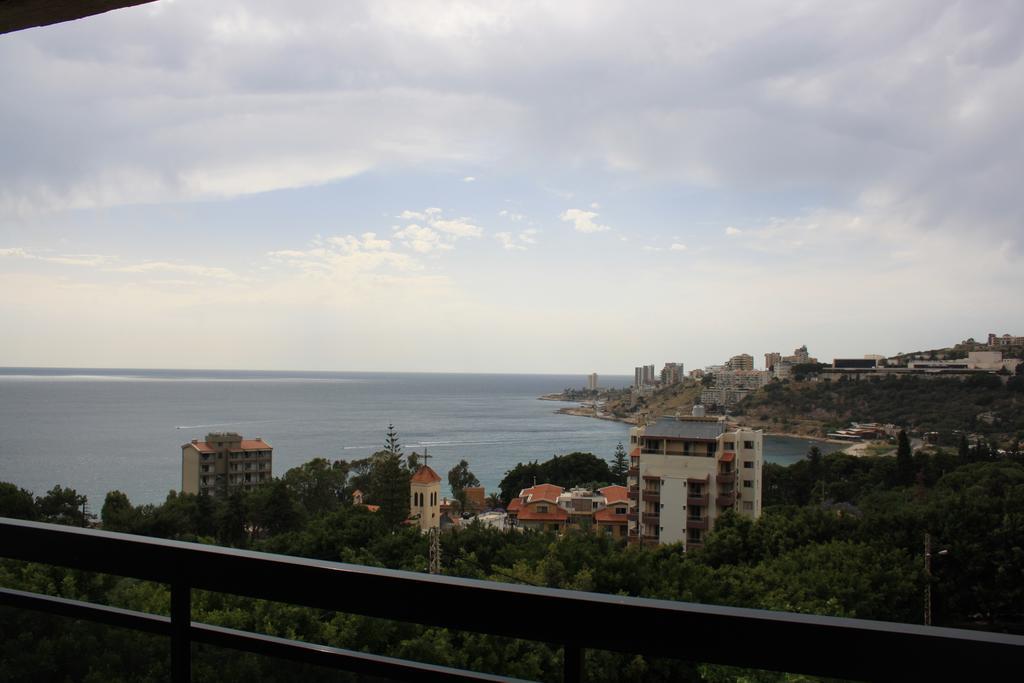 Camelot Hotel Джуния Екстериор снимка