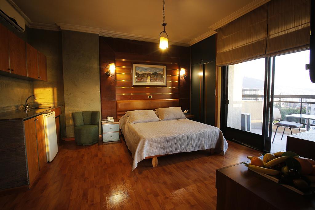 Camelot Hotel Джуния Екстериор снимка