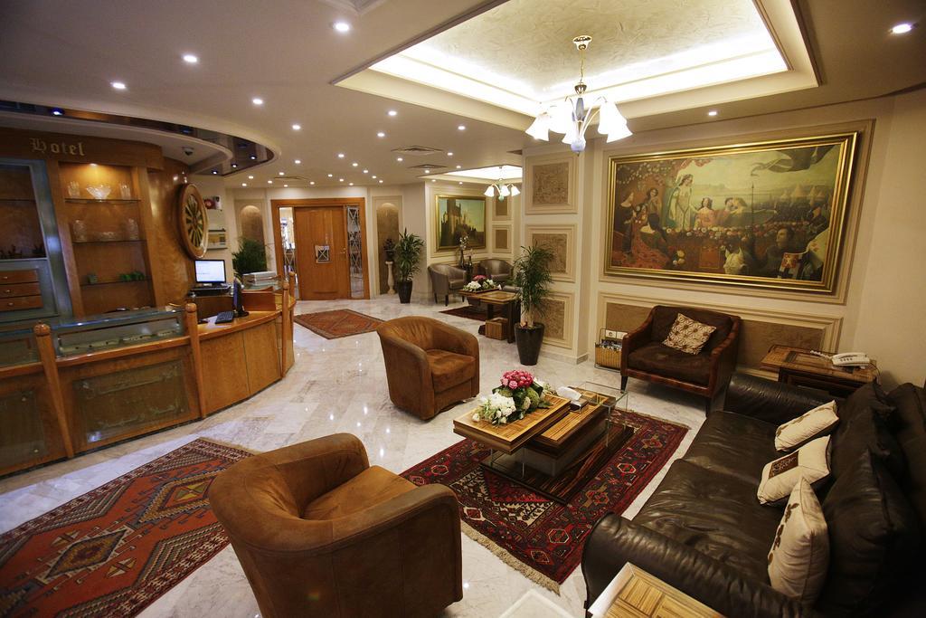Camelot Hotel Джуния Екстериор снимка