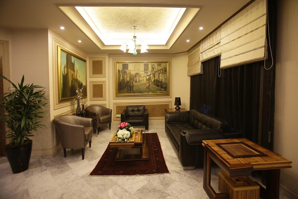 Camelot Hotel Джуния Екстериор снимка