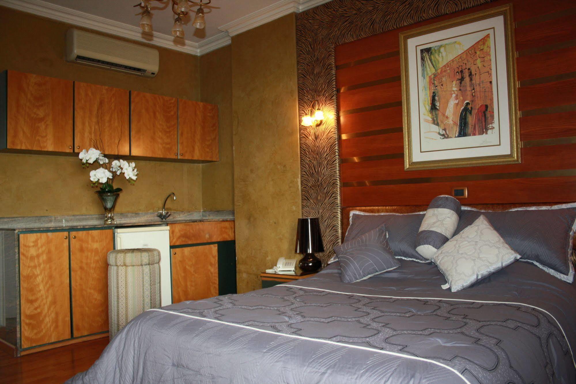 Camelot Hotel Джуния Екстериор снимка