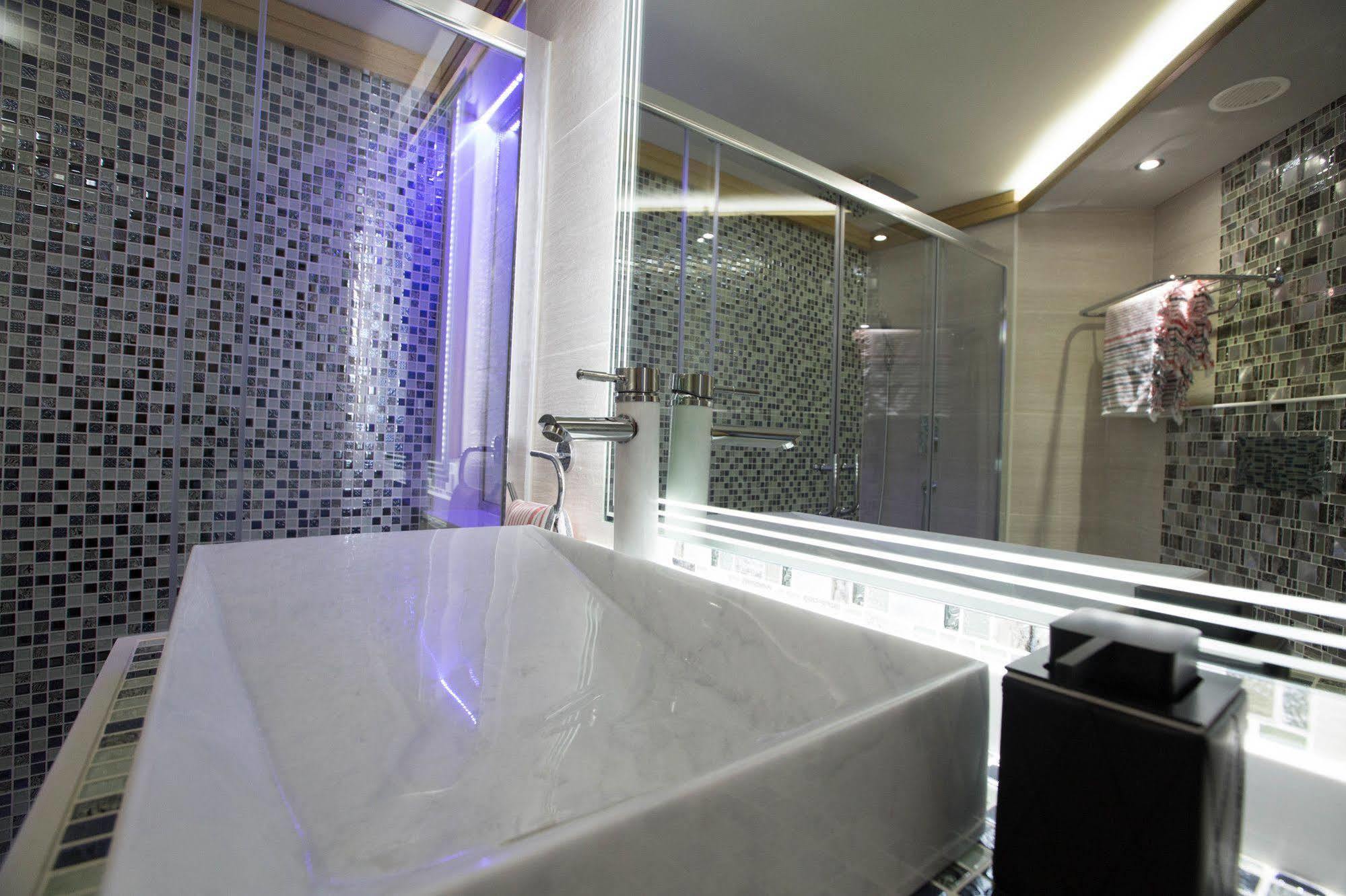 Camelot Hotel Джуния Екстериор снимка