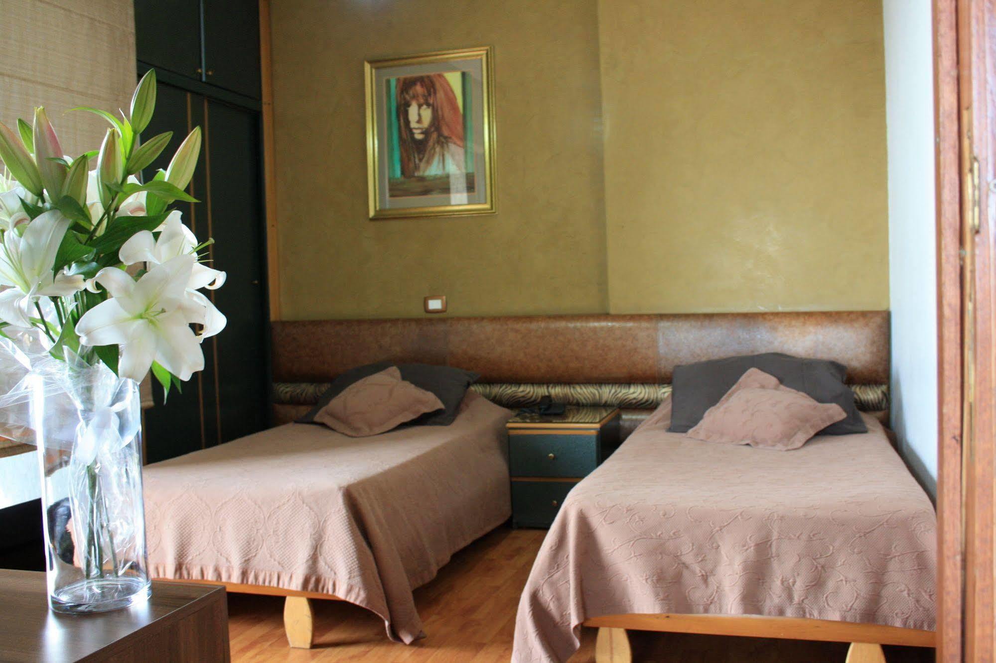 Camelot Hotel Джуния Екстериор снимка