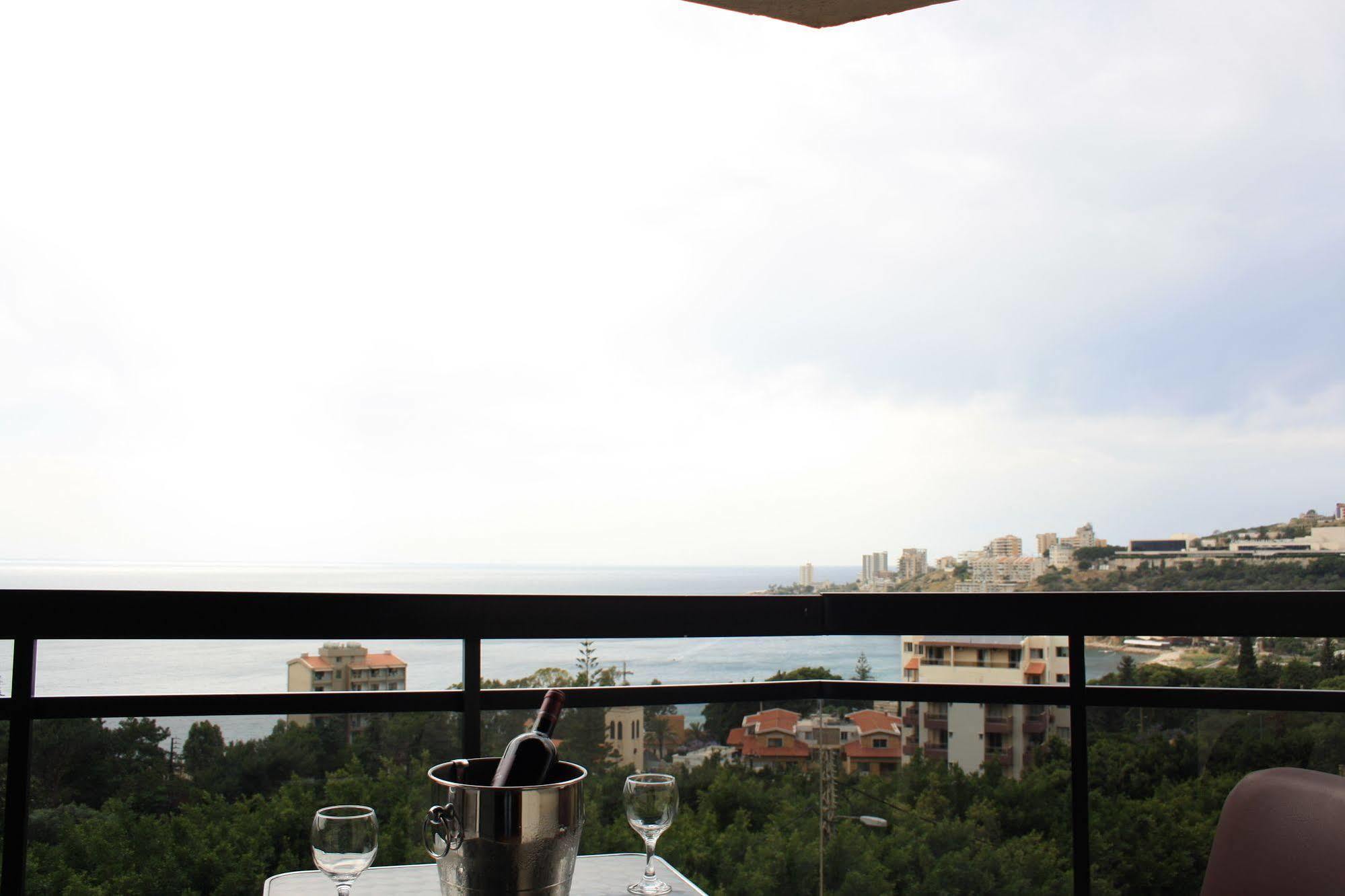 Camelot Hotel Джуния Екстериор снимка