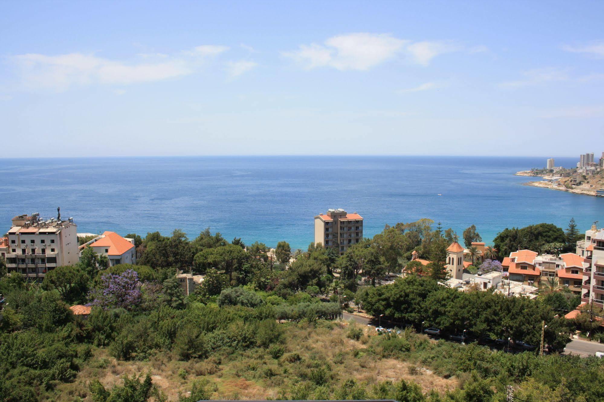 Camelot Hotel Джуния Екстериор снимка